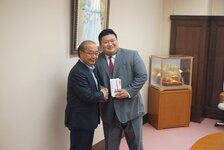 パリオリンピックウエイトリフティング日本代表内定　村上英士朗選手　県庁表敬