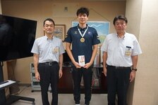 第１８回男子ジュニアハンドボールアジア選手権出場選手来庁（優勝報告）